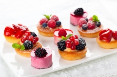 Assortiments de tartelettes aux fruits - Traiteur Desserts, canapés petits fours, Cordialement Vôtre